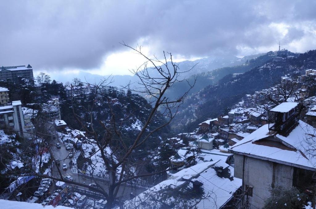 Hotel Prestige Shimla Bagian luar foto